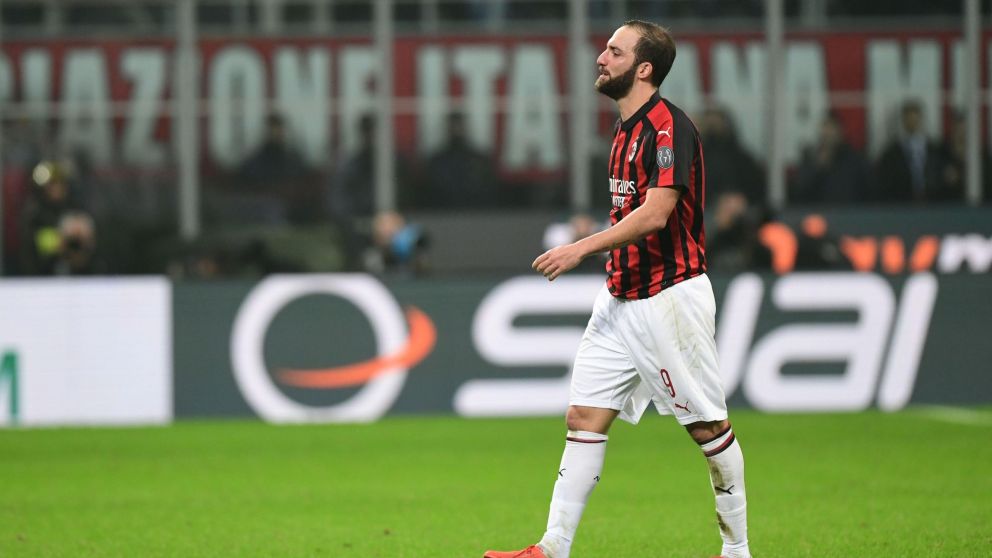 Piden sanciones para Higuaín por su protesta después de una expulsión