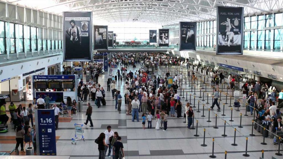 El tráfico de pasajeros en aeropuertos aumentó 5,5% en octubre