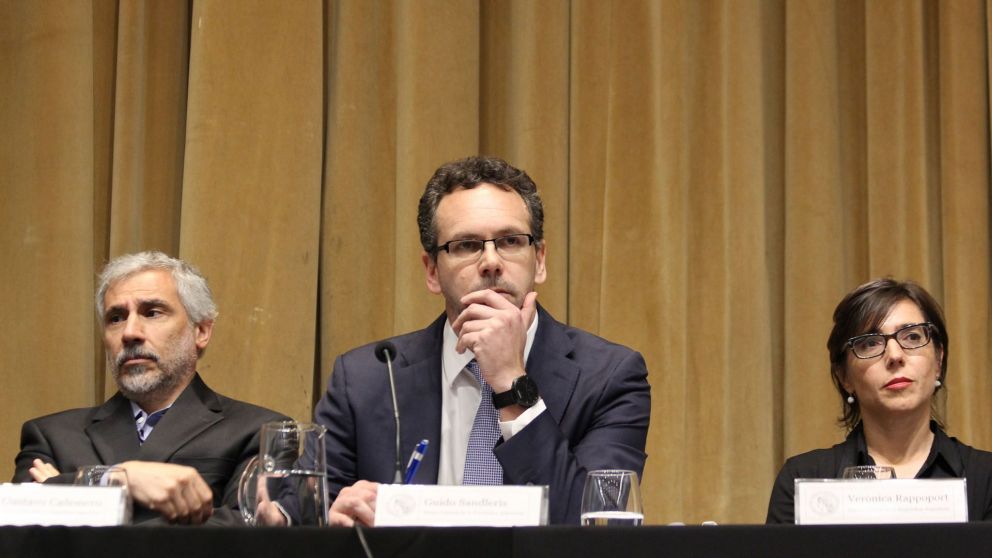 Previo a la apertura, Sandleris se reunió en privado con agentes del mercado