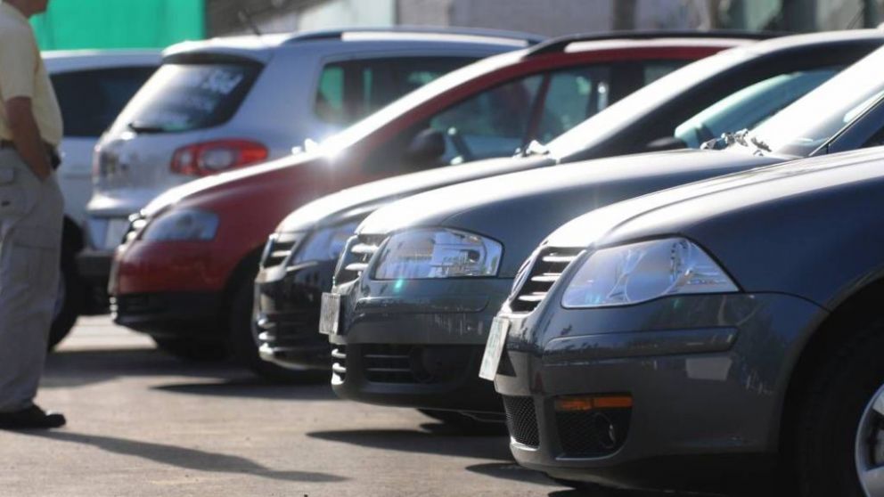 La venta de autos usados cayó casi 10% en octubre