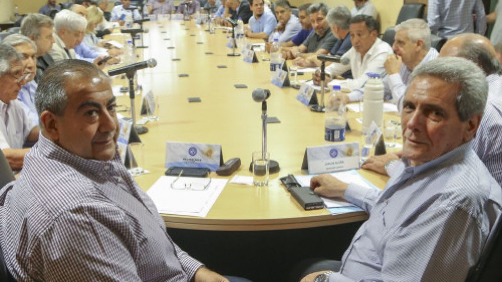 La central aceptó la propuesta pero igual a la salida hubo caras largas