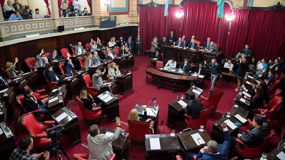 En clima de tensión con intendentes, inicia el debate por el Presupuesto bonaerense