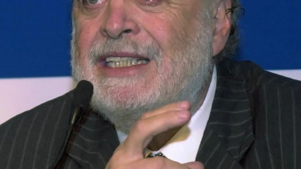 Ginés disertó y se opuso