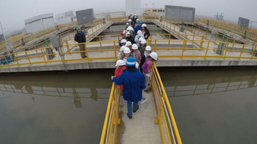 El fallo está vinculado con un caso de contratos irregulares con Aysa