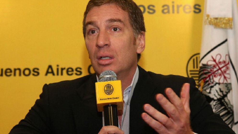 Santilli reiteró la línea de Macri: “Definen los clubes”