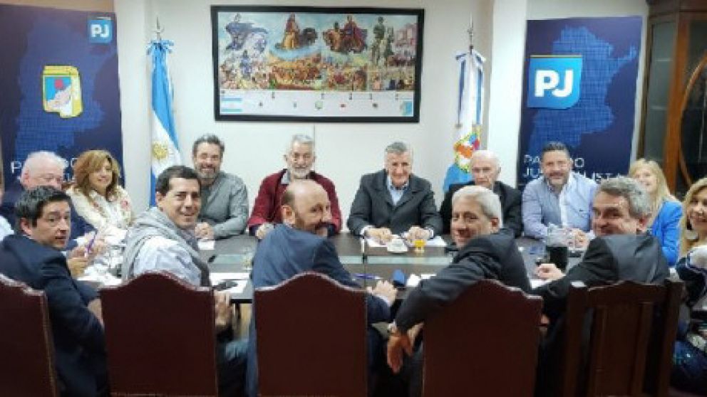 Gioja expande la mesa de conducción del justicialismo