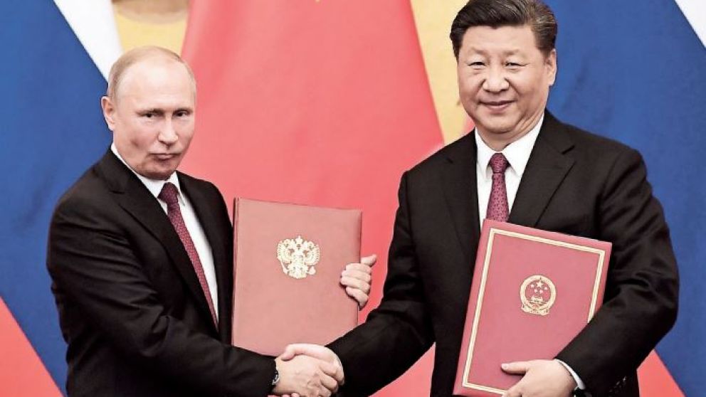 El presidente de Rusia, Vladimir Putin, y su homólogo chino, Xi Jinping
