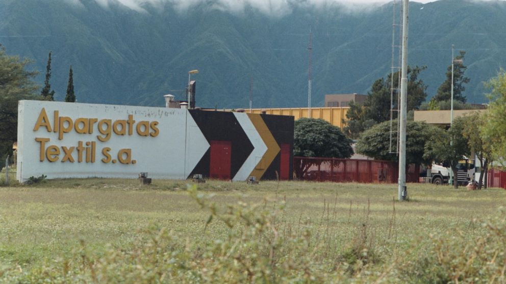 Más despidos en Alpargatas: la planta de Chaco al borde del cierre