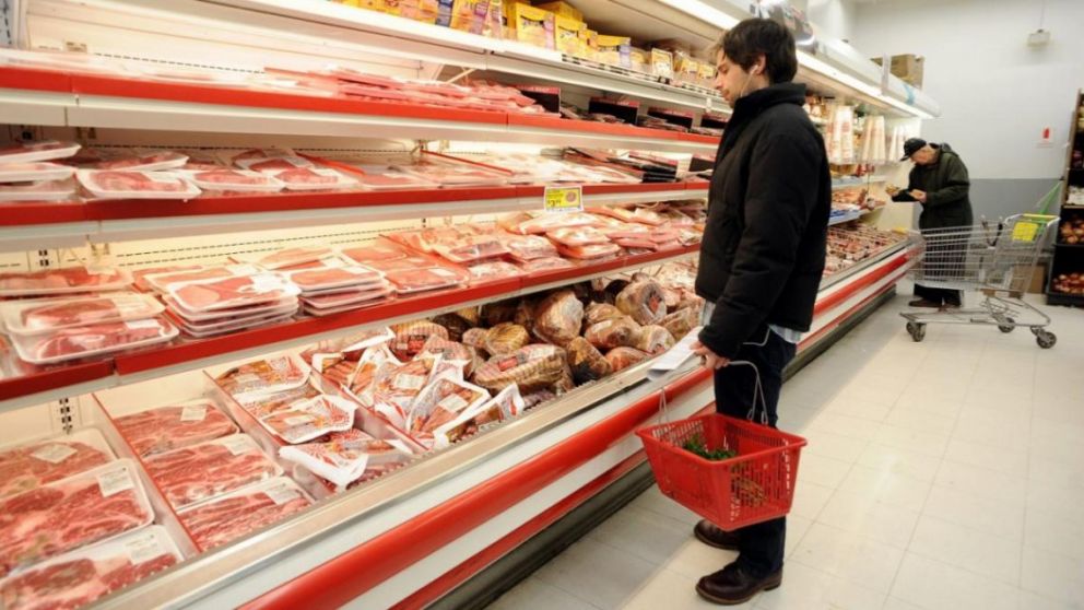 Una comparación de precios entre más de una docena de países, reposiciona los productos locales