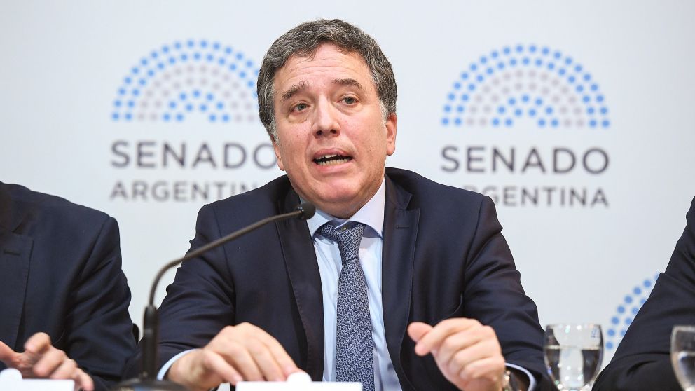 El ministro de Hacienda de la Naci�n, Nicol�s Dujovne, expone ante la Comisi�n de Presupuesto y Hacienda , en el Sal�n de Las Provincias del Senado de la Naci�n Argentina (Fuente: NA)