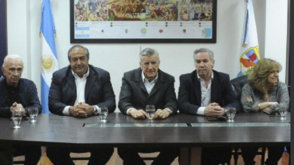 La estrategia de Gioja consigui� ampliar la mesa