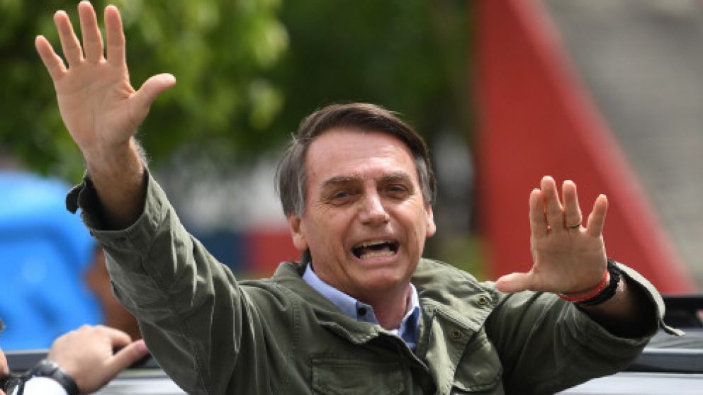 El diputado y ex capitán prometió “cambiar el destino de Brasil” tras confirmarse su triunfo
