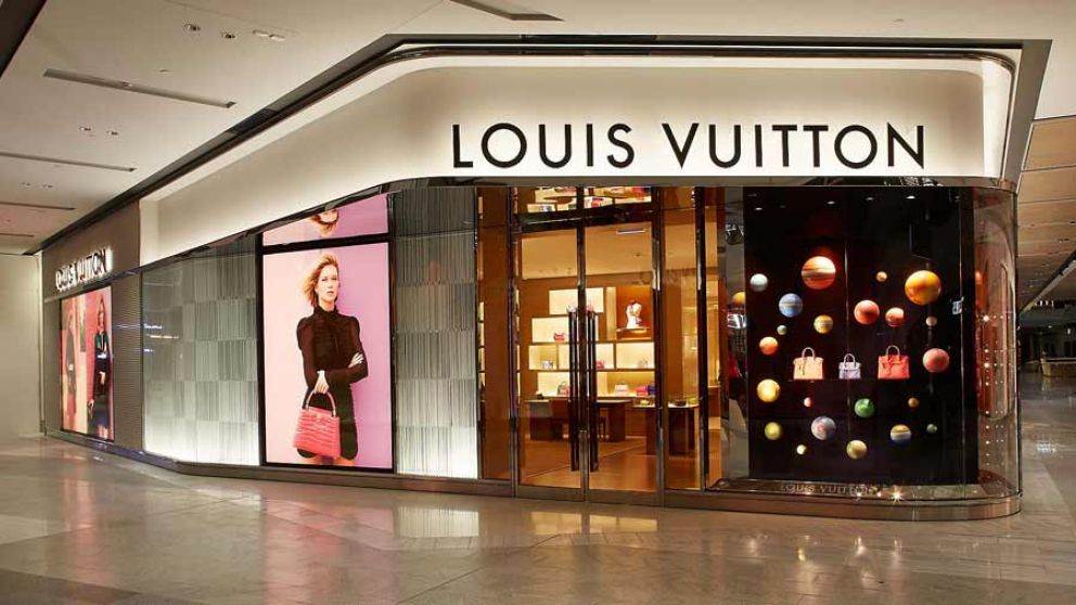 Volvió Louis Vuitton, con pañuelos a $5.700 y carteras de $130 mil