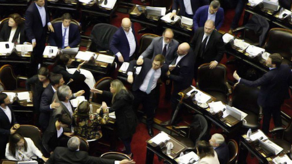 Massot invitó a Moreau a "ir afuera"