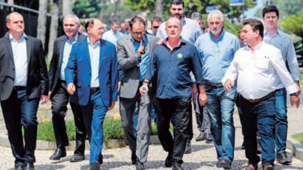 Dirigentes y alcaldes visitaron ayer a Bolsonaro