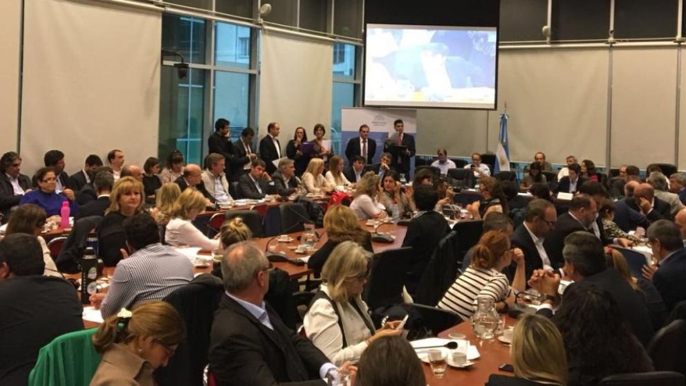 A los gritos, la oposición interrumpió el debate y fustigó a Cambiemos