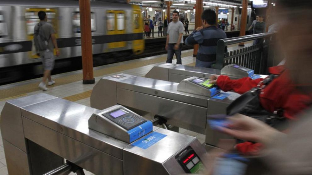 Subtes: esta noche habrá liberación de molinetes y paro de actividades en la línea C