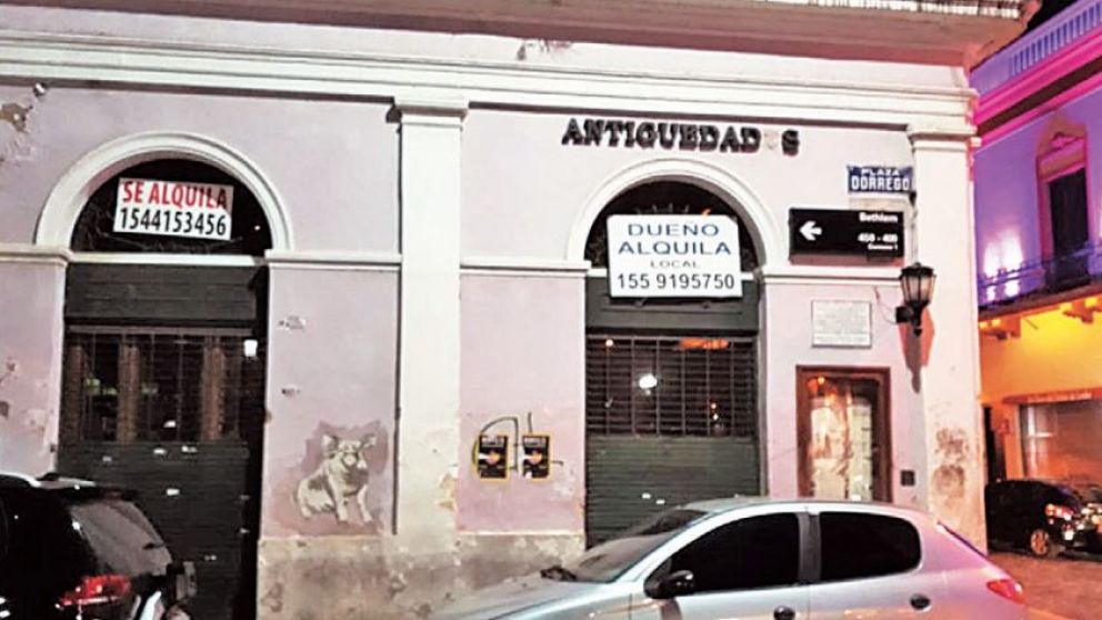 Cada vez más locales de San Telmo están vacíos. Los comerciantes sufren la competencia desleal de los feriantes