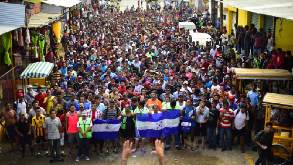 Migrantes en Ciudad Hidalgo (México) reclaman que los dejen pasar la frontera