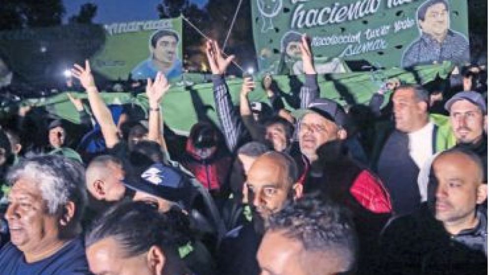 Camioneros recibieron a Pablo Moyano en Ezeiza