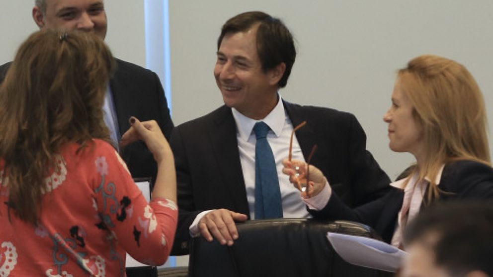 Lipovetzky sonríe, pero el debate fue tenso