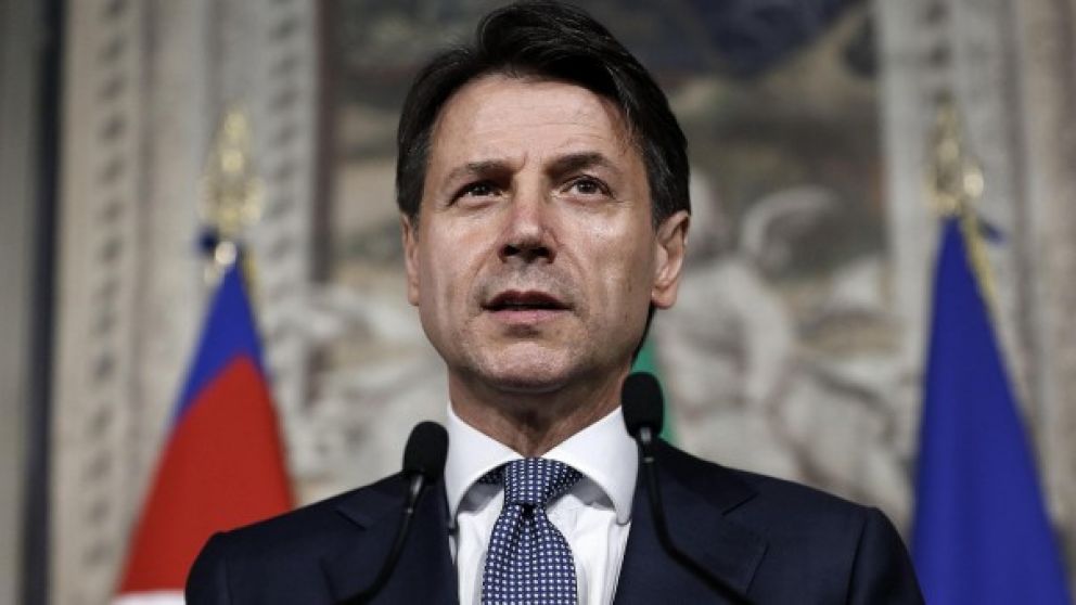 Italia dice que "la austeridad no es el camino" y desafía a la UE