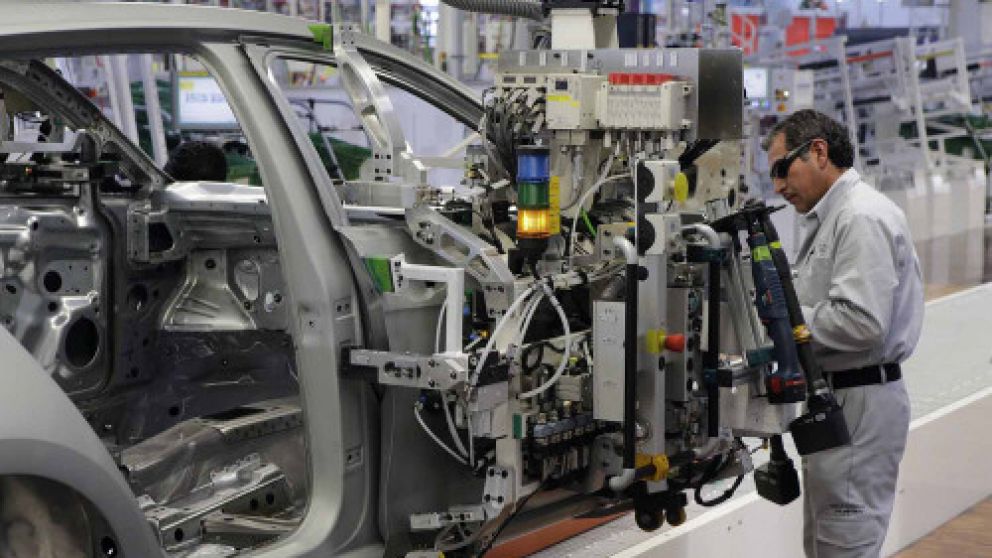 El mercado de trabajo se redujo por la caída de la producción