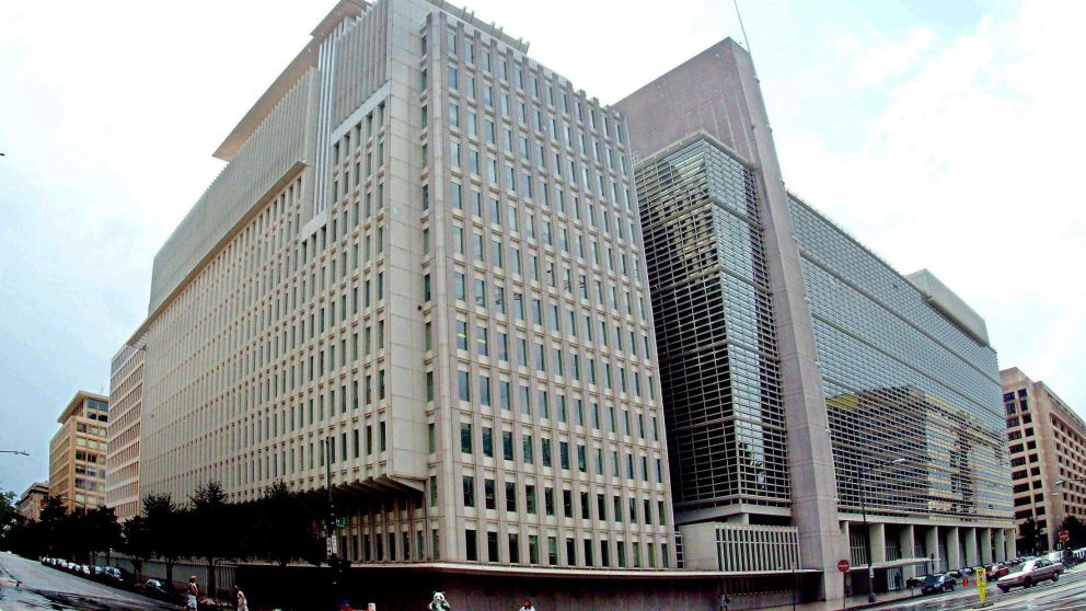 Sindicatos critican por "pro empresa" un informe del Banco Mundial
