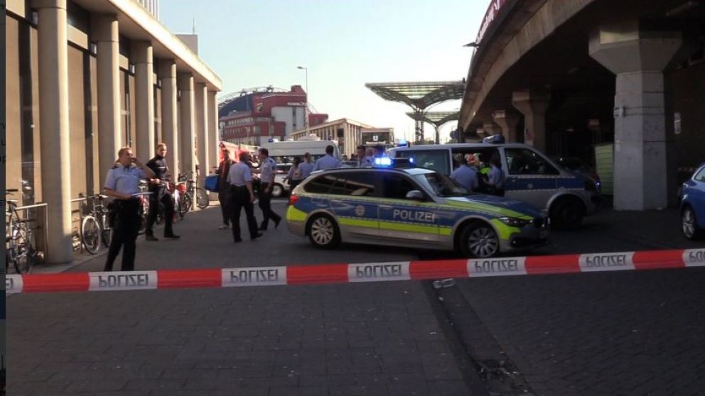 Cierran principal estación de trenes de Colonia, Alemania, por toma de rehenes