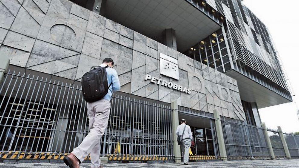 La venta de la compañía petrolera estatal es una de las joyas que buscan los privados