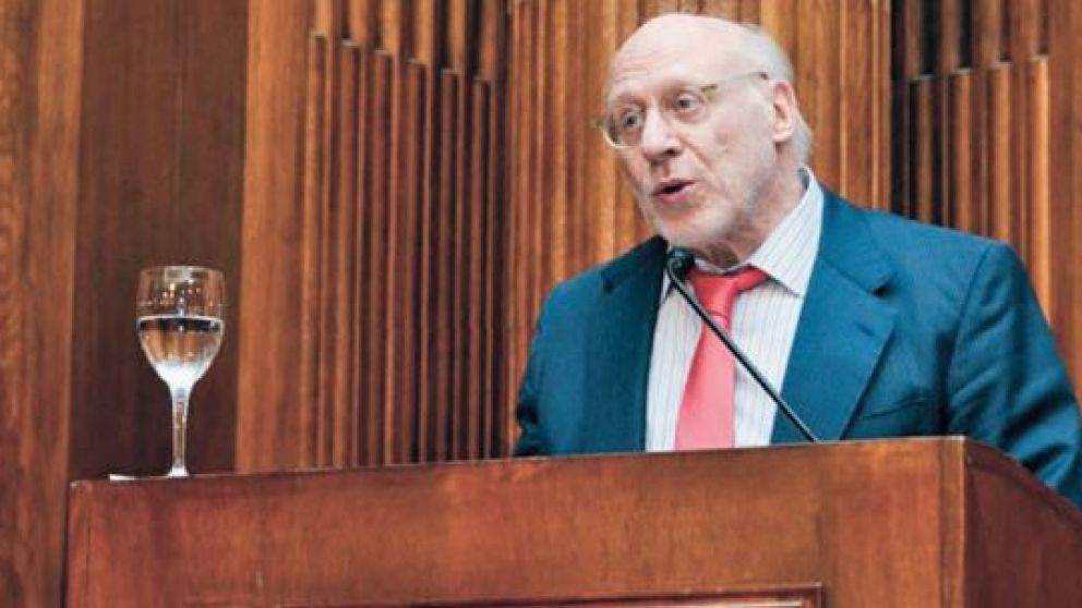 Julio Crivelli reemplazaría a Weiss en Camarco