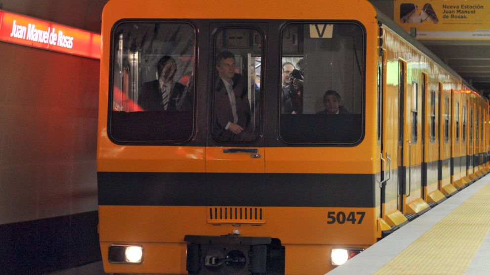 Mauricio Macri inauguró la estación Juan Manuel de Rosas en julio del 2013