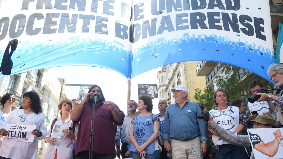 En el segundo d�a del paro docente, la adhesi�n vuelve a ser "contundente"