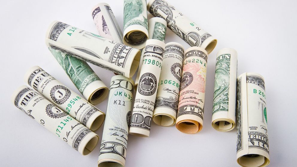 El d�lar baja casi 40 centavos y se acerca a perforar los $38