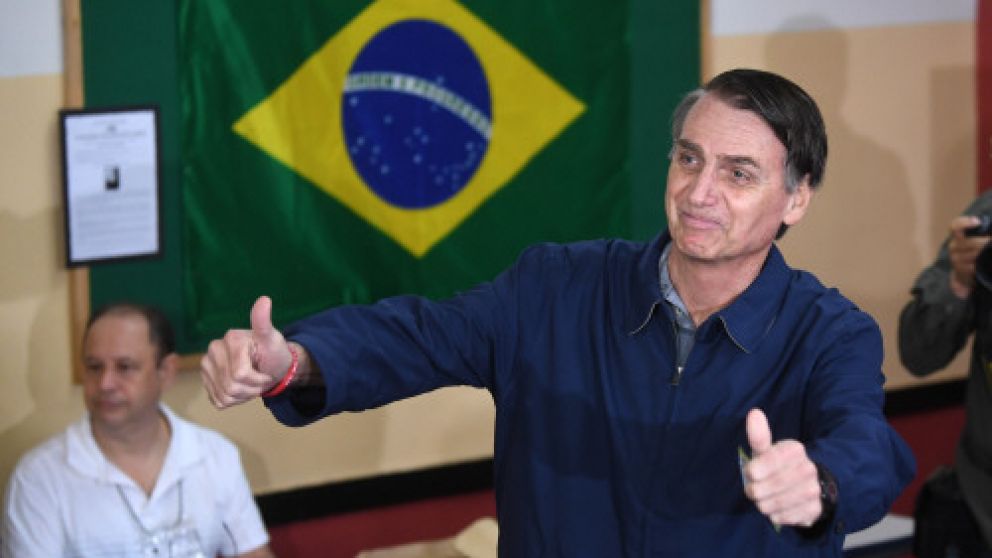 Bolsonaro al sufragar, cuando pensaba que ganaría en primera vuelta