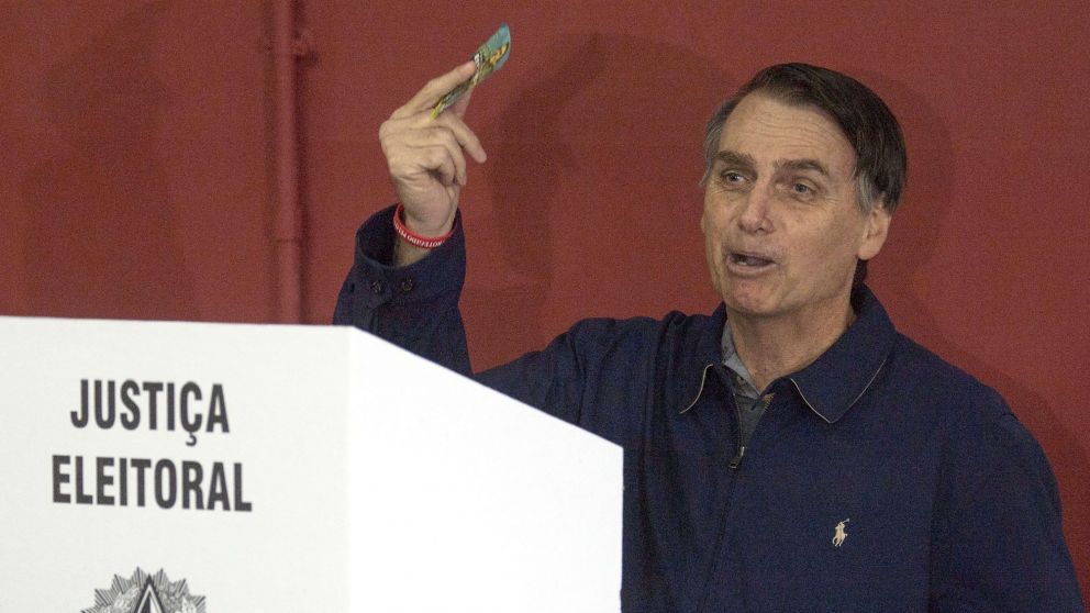 Bolsonaro ganó la elección pero deberá ir a segunda vuelta en Brasil