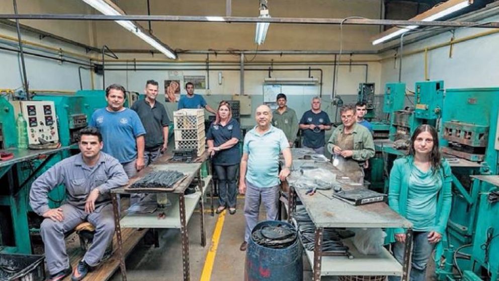 Imágenes de objetos, grupos de trabajo y los pequeños “altares” que hay en todas las fábricas