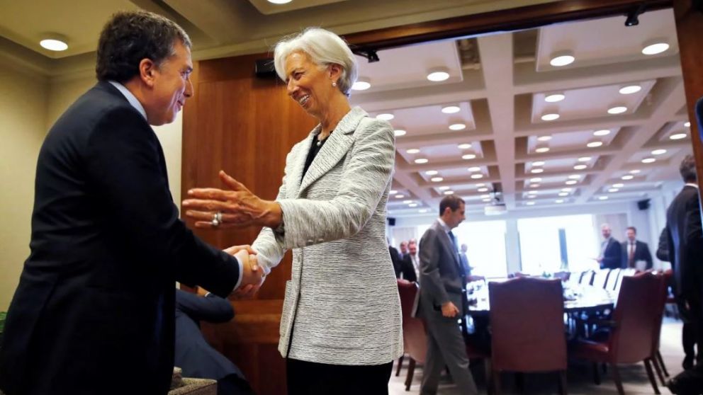 Dujovne viaja hoy a la asamblea anual del FMI y el Banco Mundial