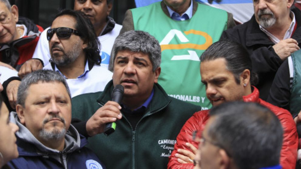 Moyano participó ayer de la protesta de trabajadores de Vialidad