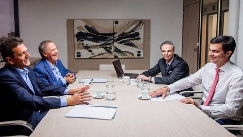 La foto de los cuatro dirigentes fue muy cuestionada