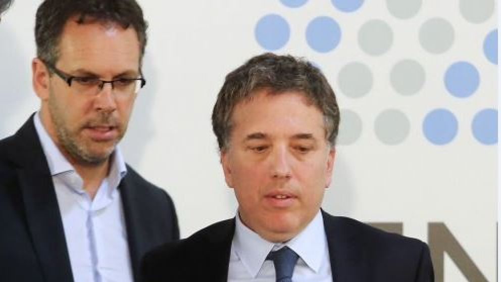 Esperan desde hoy una fuerte suba en las tasas y recortan aún más proyecciones de actividad