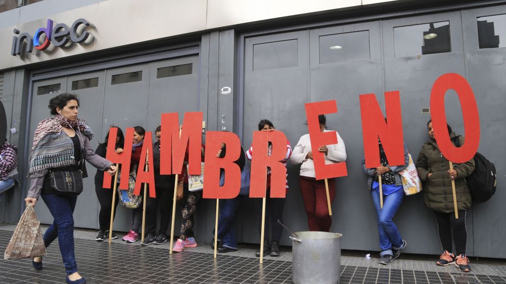 En Argentina se es pobre si se gana menos de u$s175 por mes