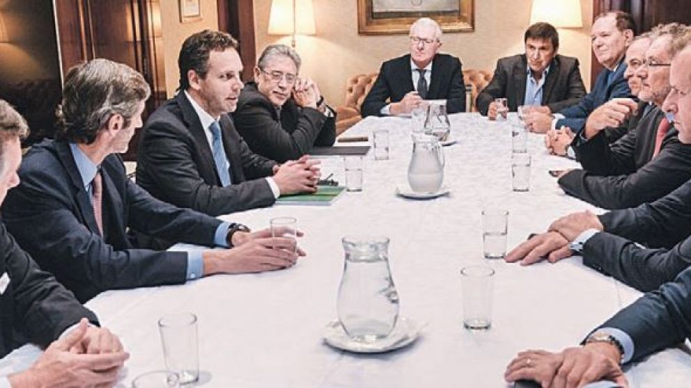 Los banqueros de ABA escucharon a Sandleris, secundado por Gadano y Szewach