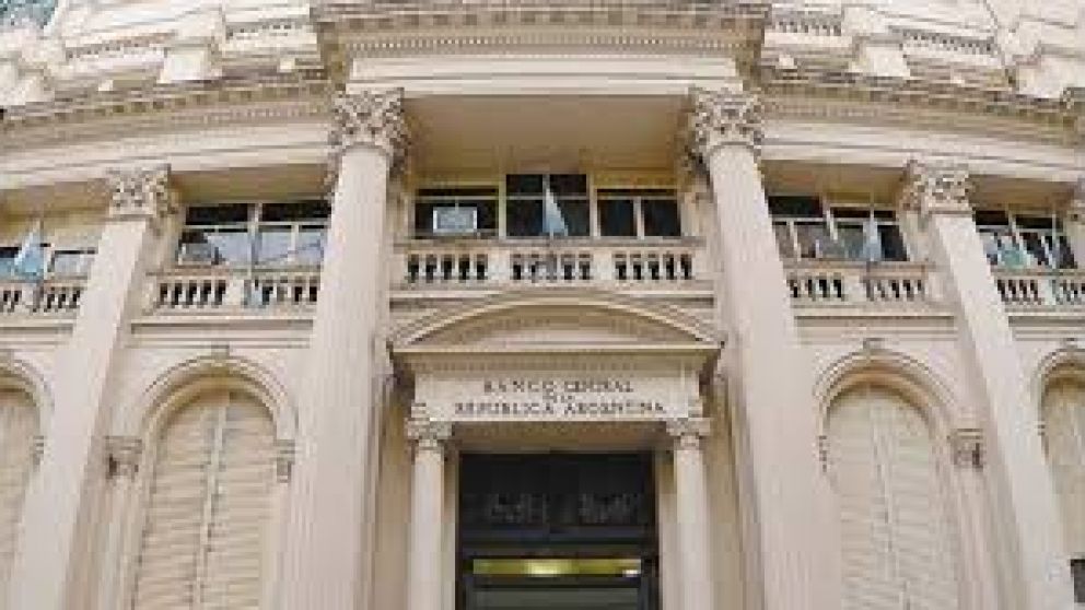 De manos atadas, BCRA busc� calmar el d�lar con ventas en futuros pero igual subi� 3%