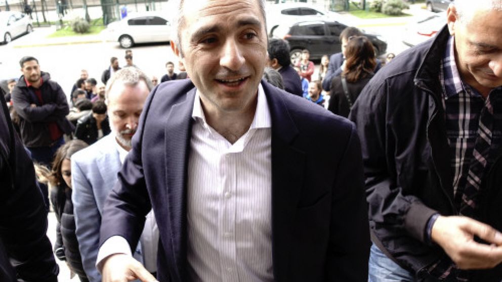 Larroque ingresa a los tribunales de Comodoro Py