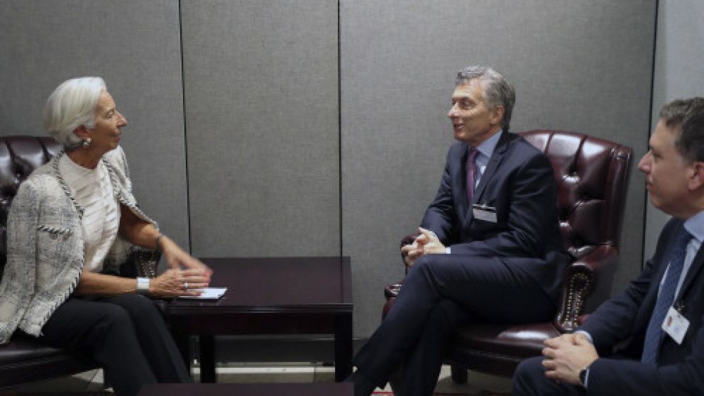 Dujovne: “Si no ocurre nada extraño, lo anunciaremos a la tarde”