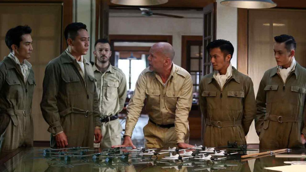 Bruce Willis en Unbreakable Spirit, “tanque” chino de exportación