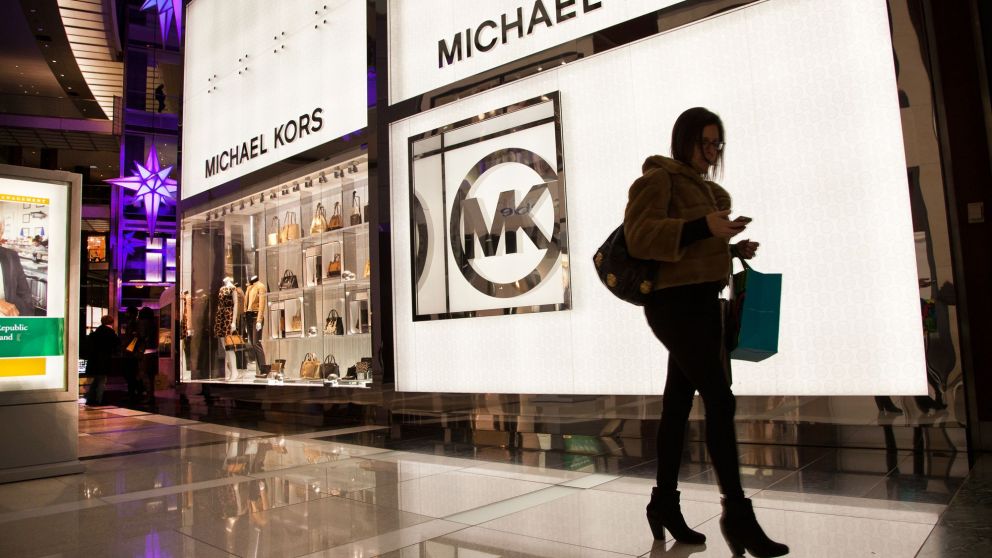 Michael Kors cerró la compra de Versace por u$s2.120 M