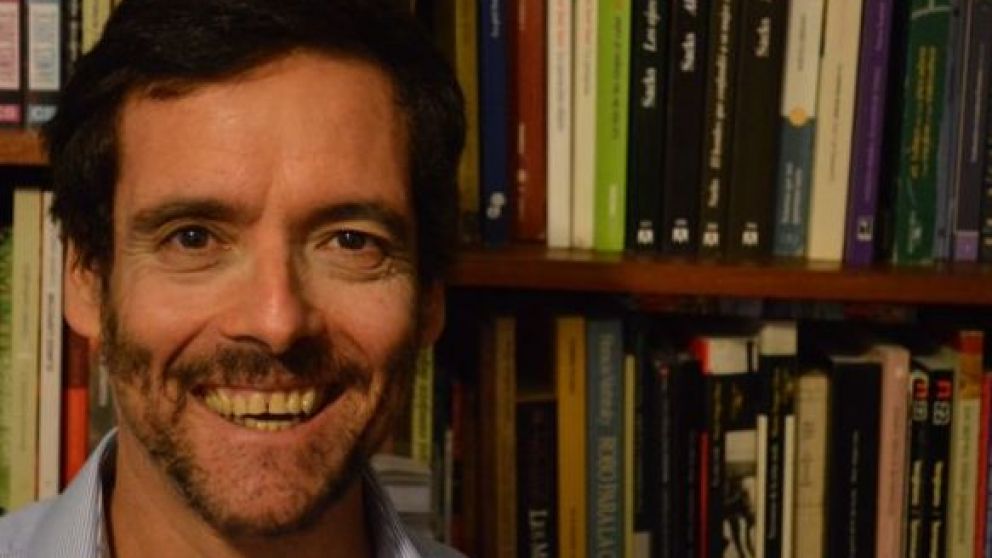 El economista Carrera indicó que "podrían llegar tiempos de volatilidad"