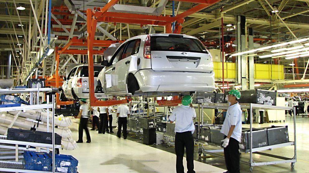 Sica prometió no bajar más reintegros para exportar automóviles